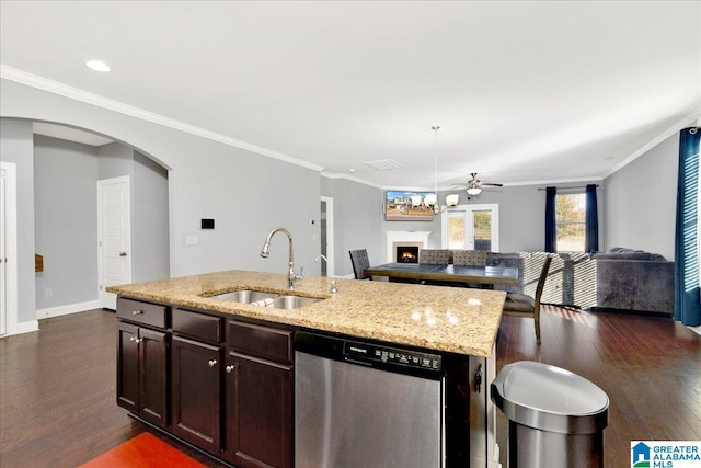 kitchen featuring crown molding, sink, stainless steel dishwasher, an island with sink, and dark hardwood / wood-style flooring