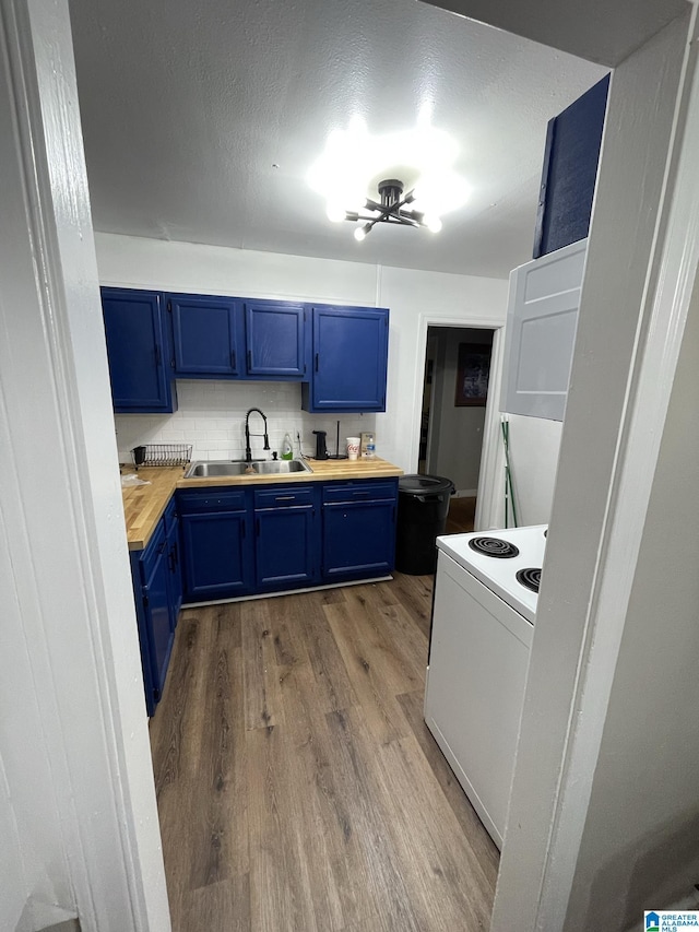 kitchen with blue cabinetry, sink, and light hardwood / wood-style floors