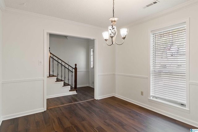 unfurnished room featuring crown molding, dark hardwood / wood-style flooring, and a notable chandelier