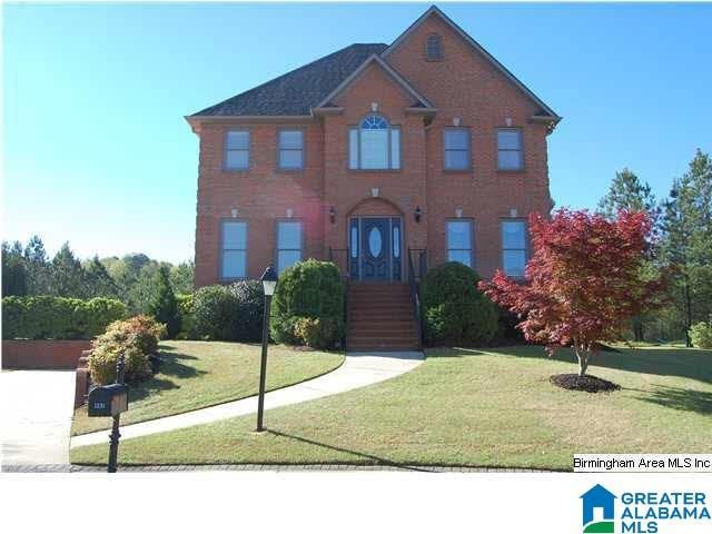 view of front of home with a front yard