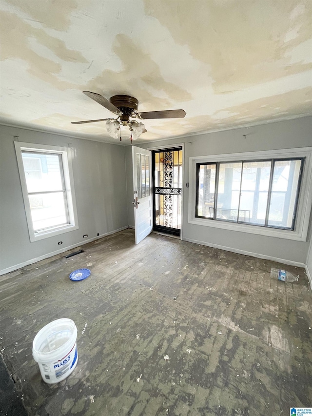 empty room with ceiling fan