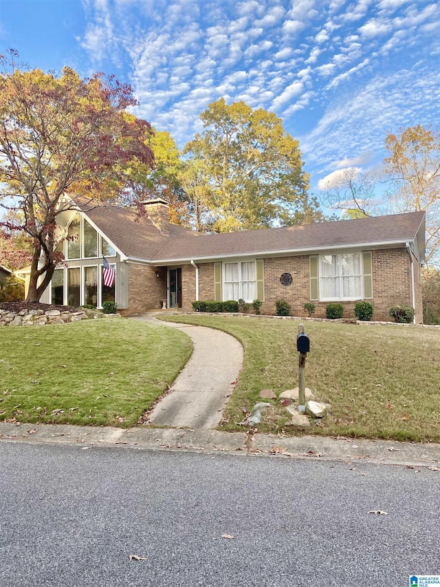 view of front facade with a front yard