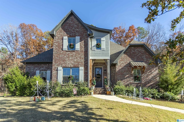 front facade featuring a front yard