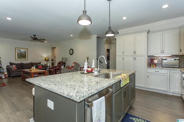 kitchen featuring ceiling fan, sink, stainless steel dishwasher, decorative light fixtures, and gray cabinets