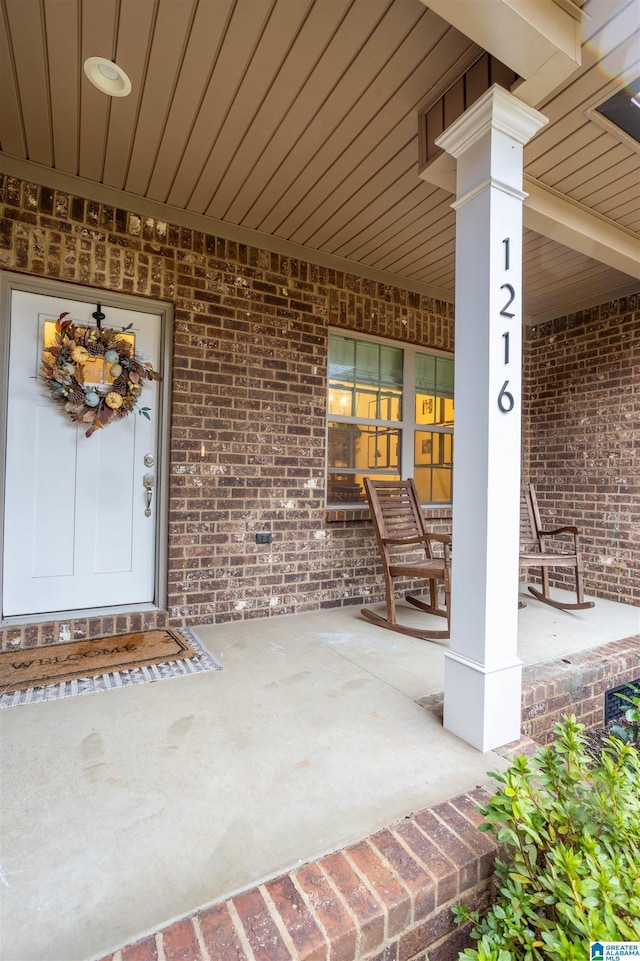 doorway to property with covered porch