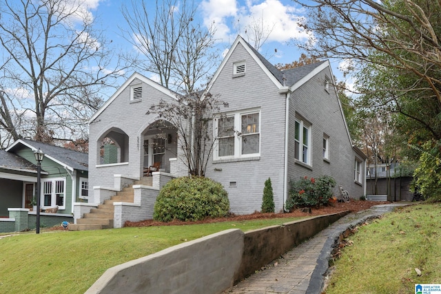 view of front of house with a front yard