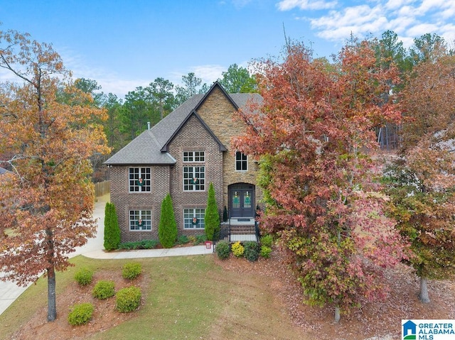 view of front of property with a front yard