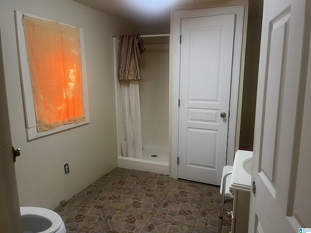 bathroom with curtained shower and toilet