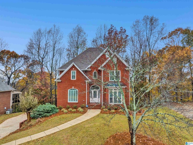 front of property featuring a front lawn