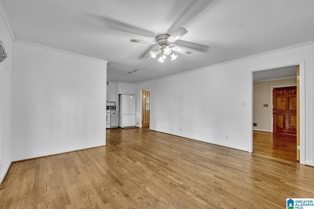 spare room with ceiling fan, light hardwood / wood-style floors, and ornamental molding