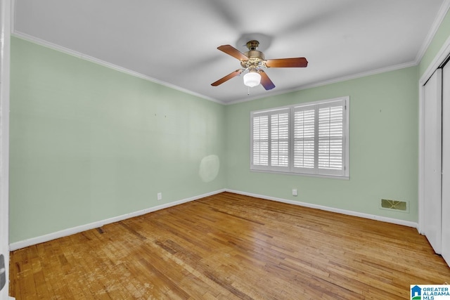 empty room with light hardwood / wood-style flooring, ceiling fan, and ornamental molding