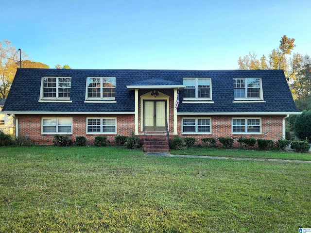 view of front of home featuring a front yard