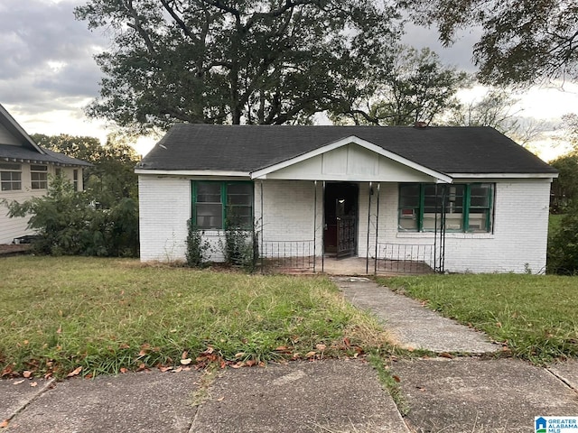 view of front of home featuring a front lawn and a porch