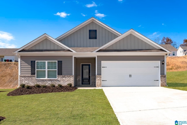 craftsman inspired home featuring a garage and a front lawn