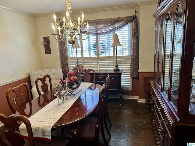 dining room featuring crown molding, dark hardwood / wood-style flooring, and a notable chandelier