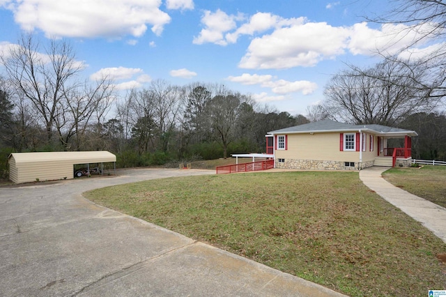 view of yard featuring a carport