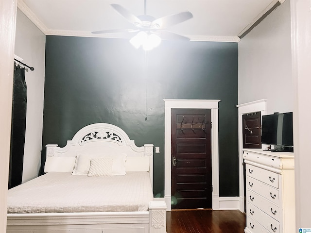 bedroom featuring ceiling fan, dark hardwood / wood-style flooring, and crown molding