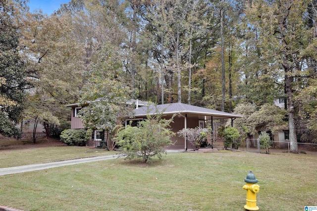 view of front of property featuring a carport and a front lawn