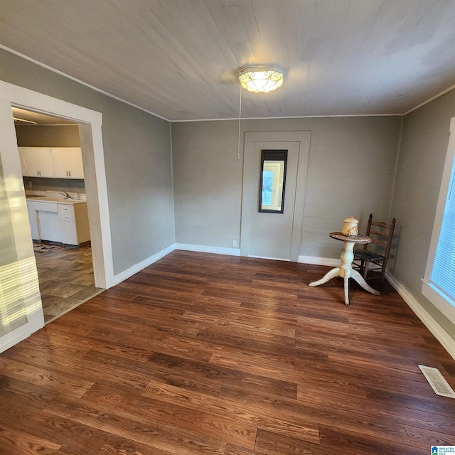 spare room with dark hardwood / wood-style floors and sink