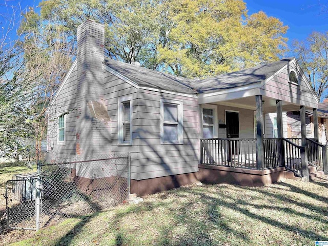 view of front of property with a porch and a front yard