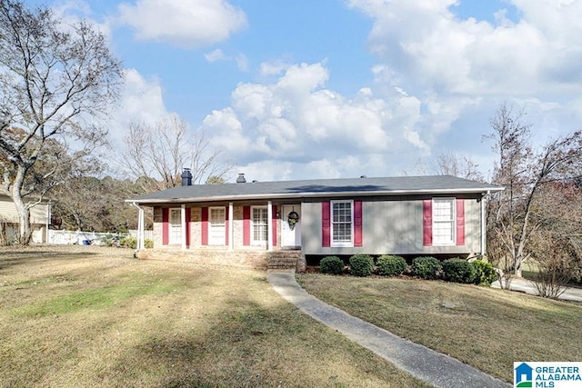 view of front of home featuring covered porch and a front lawn