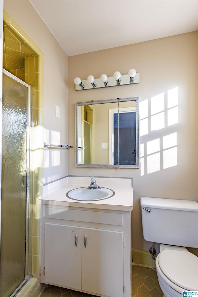 bathroom with a shower with door, a healthy amount of sunlight, and toilet