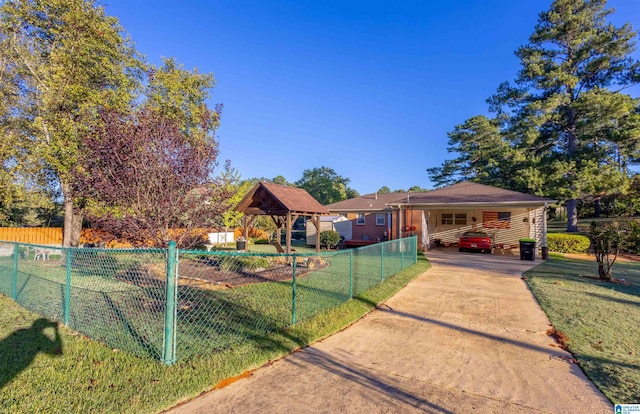 view of front facade featuring a carport and a front lawn