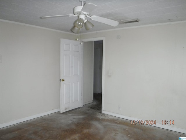 empty room featuring concrete flooring, ceiling fan, and crown molding