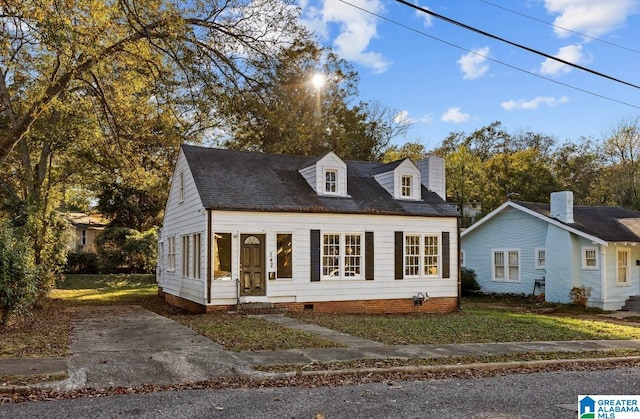 view of front facade with a front yard