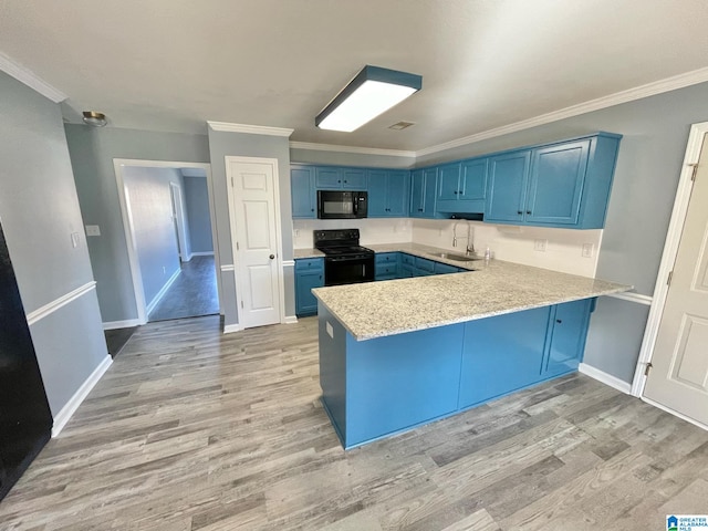 kitchen with black appliances, blue cabinets, sink, light hardwood / wood-style flooring, and kitchen peninsula