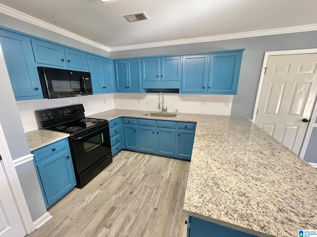 kitchen featuring sink, blue cabinets, crown molding, black appliances, and light wood-type flooring