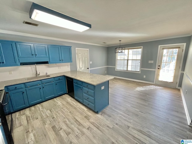 kitchen featuring blue cabinetry, kitchen peninsula, sink, and light hardwood / wood-style floors