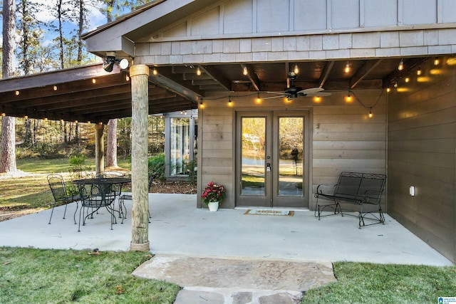 view of patio with ceiling fan