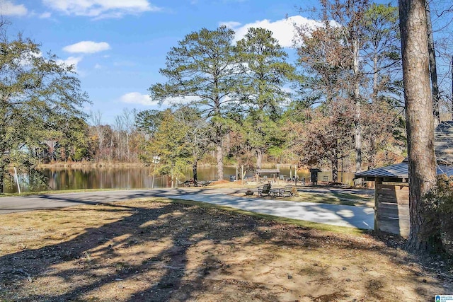 view of yard featuring a water view