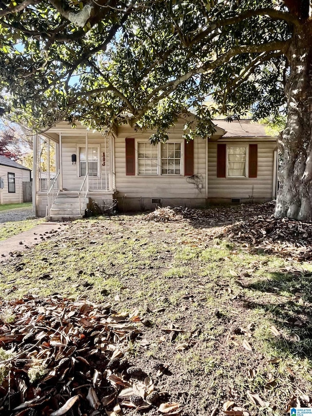 view of front facade with covered porch