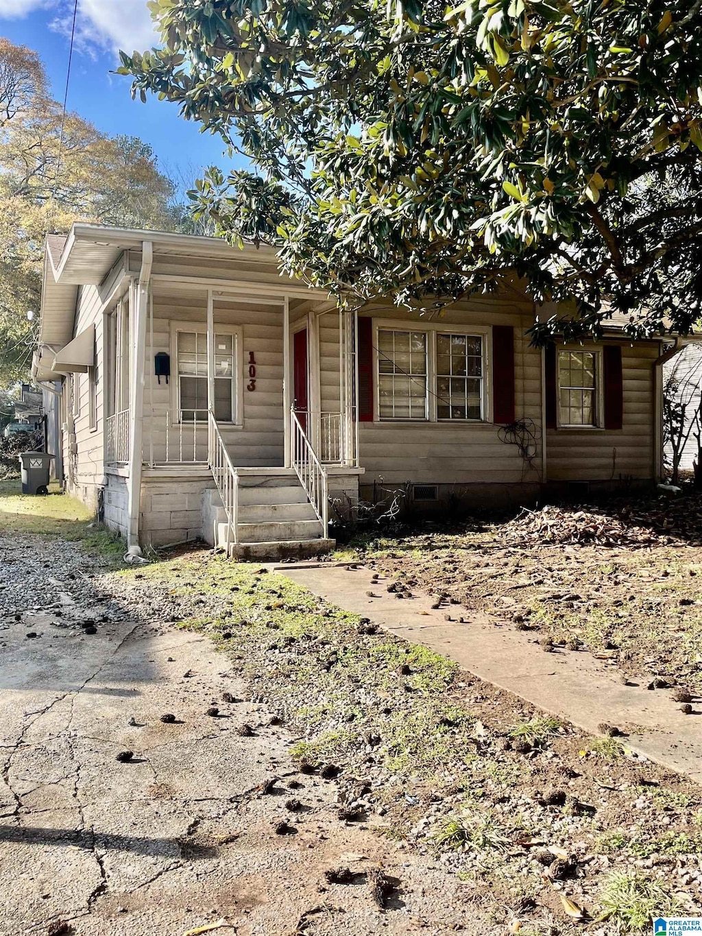 view of front of house with a porch