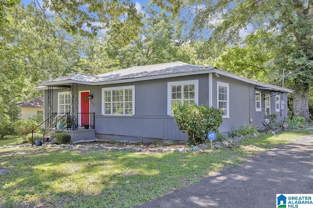 view of front of house with a front yard