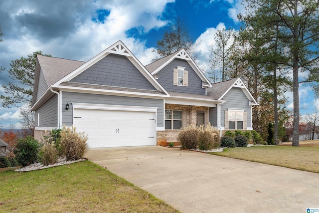 craftsman inspired home with a front lawn and a garage