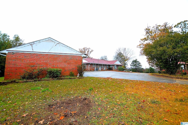 2041 Parkview Rd, Pelham, AL 35124 - view of side of property featuring driveway, a yard, and brick siding