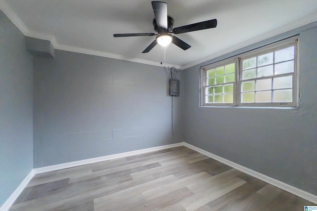 empty room with ceiling fan, light wood-type flooring, and crown molding