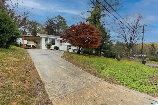 view of front of home featuring a carport and a front lawn