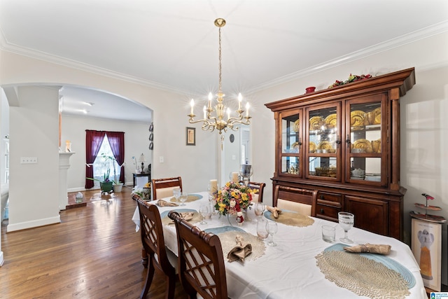 dining area featuring a chandelier, dark hardwood / wood-style floors, and crown molding