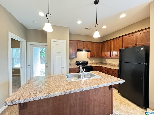 kitchen featuring a kitchen island with sink, sink, black appliances, and decorative light fixtures