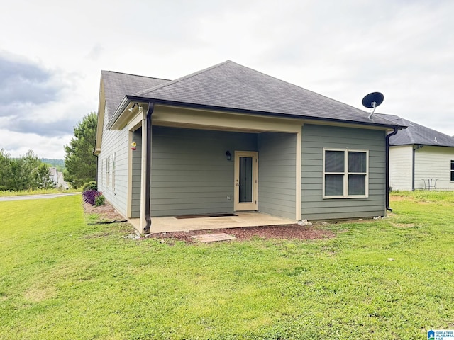 view of front of house featuring a patio area and a front lawn