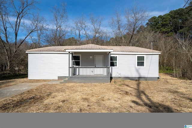 manufactured / mobile home featuring covered porch