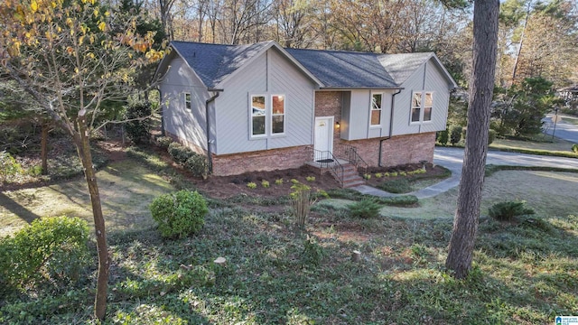 view of split foyer home