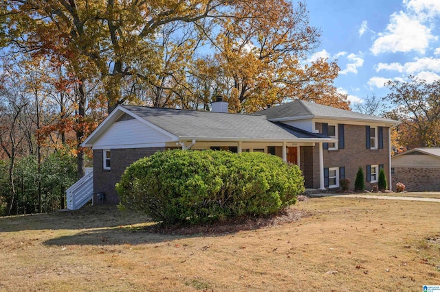 split level home featuring a front yard