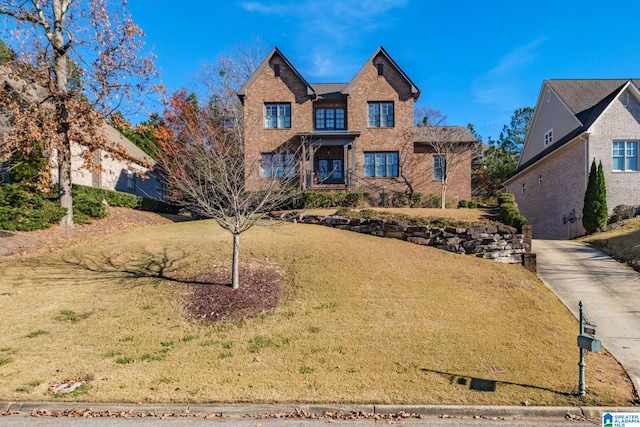 view of front of home featuring a front lawn