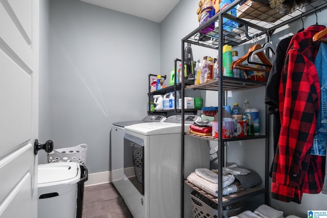 laundry area with tile patterned flooring and independent washer and dryer