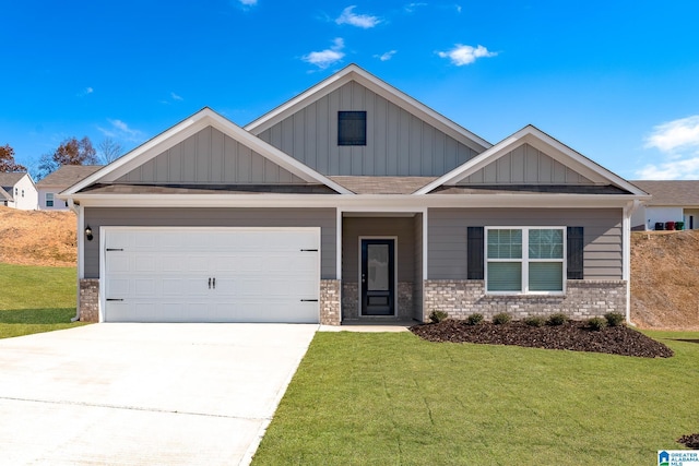 craftsman house with a garage and a front lawn